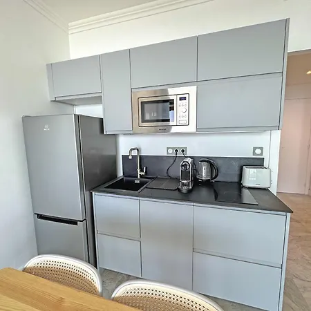 Apartment Sea Front Saphir