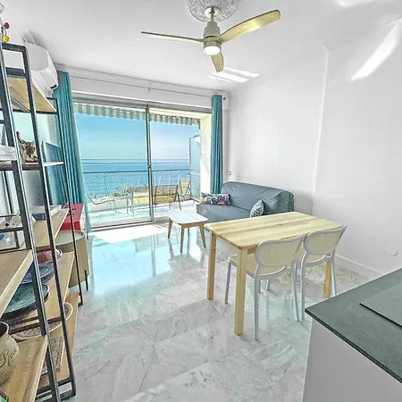 Sea Front Saphir Lejlighed *