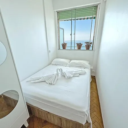 Apartment Sea Front Saphir Nice