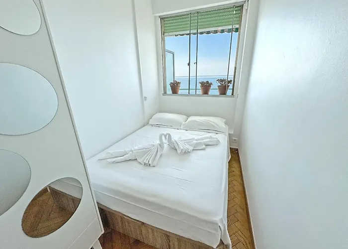 Apartment Sea Front Saphir Nice